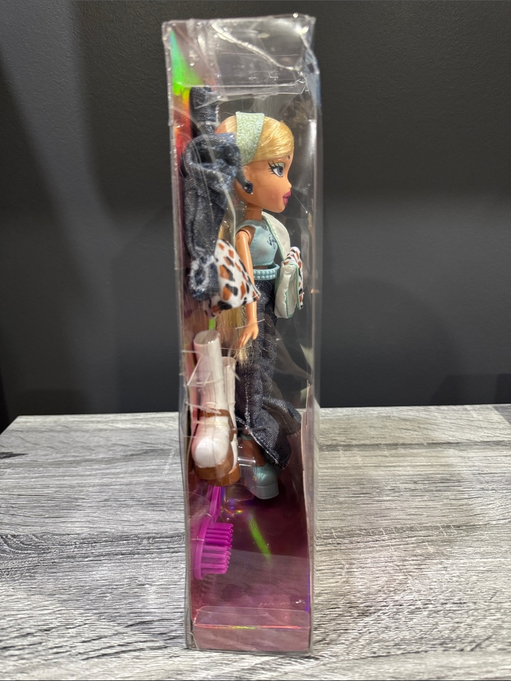 NEW: Bratz | 20 Yearz: Cloe Doll (2021) - Collectible Fashion Doll & Accessories - Picture 2 of 16